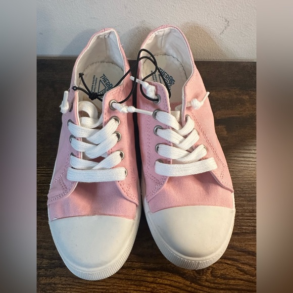 Thereabouts Girls Pink Scooter Canvas Sneakers NWT Size 5 - Picture 2 of 6